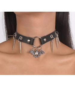 Choker chauve-souris et piques