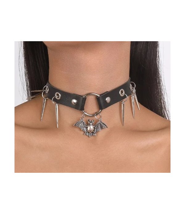 Choker chauve-souris et piques