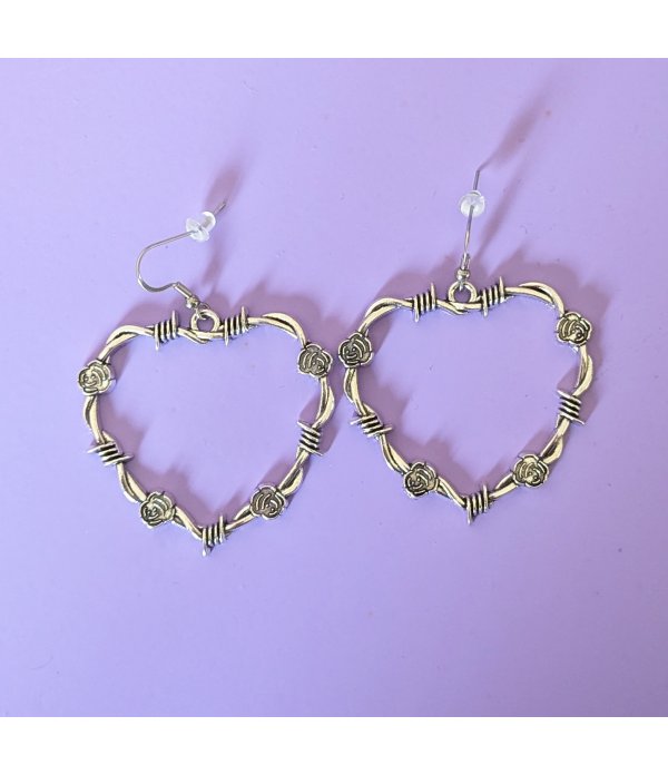 Boucles d'oreilles coeurs, barbelés et roses